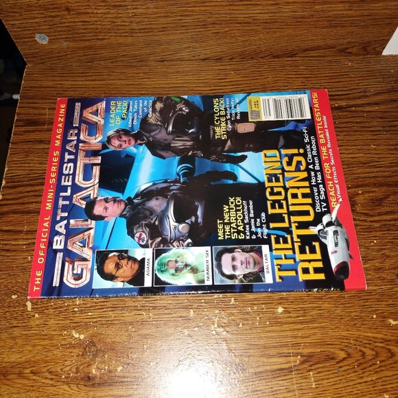 The Official Battlestar Galactica Souvenir Magazine (Titan Pub, 2003) - Picture 3 of 3